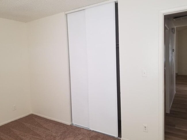 Building Photo - Single Story- 3 Bedroom!!