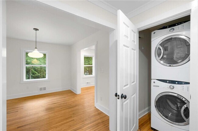 Building Photo - 1857 Boulderview Dr SE