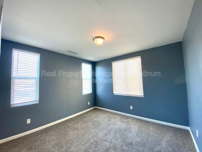 Building Photo - 2534 Mustang Dr