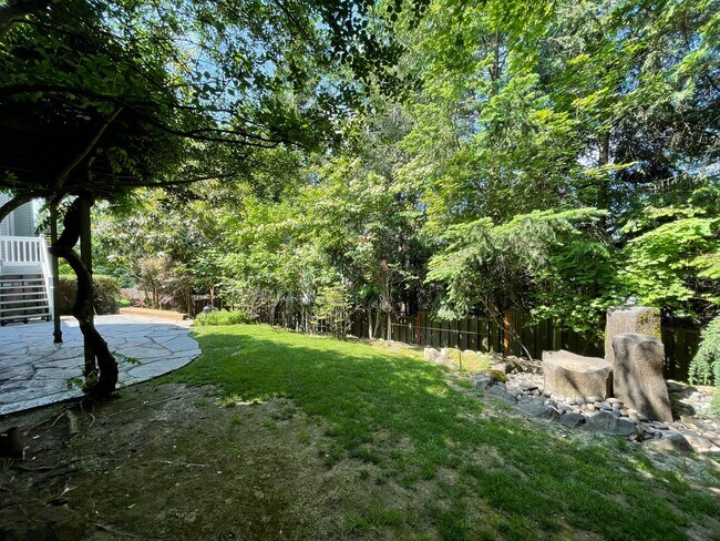 Building Photo - Custom Traditional Home in Montreux Neighborhood 3Bd/2Ba Home with 3 Car Garage!! Close to Cedar ...