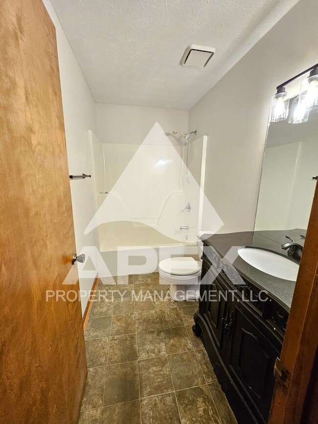 Building Photo - Stunning 3 Bd/2Ba Single Family Home with 2-Car Garage in the heart of Halls!