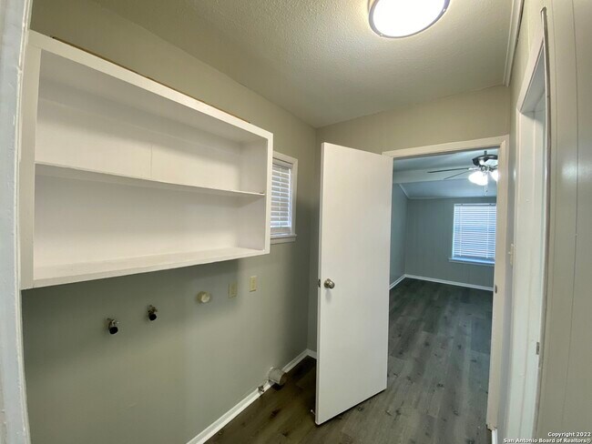 Building Photo - 178 Sweetbriar Ave