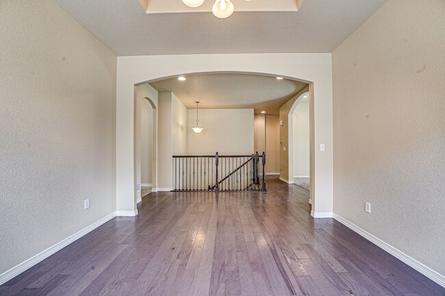 Building Photo - Stunning 5-Bedroom Home with Lake Views in...