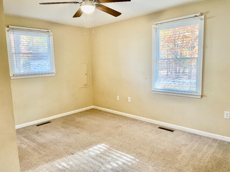 Building Photo - 26125 Cresent Ln