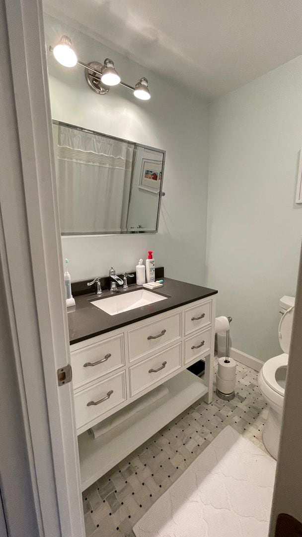 Building Photo - Spacious in SW