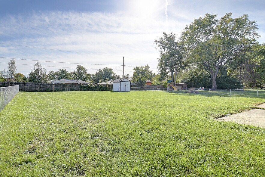 Building Photo - 2306 Southlea Dr