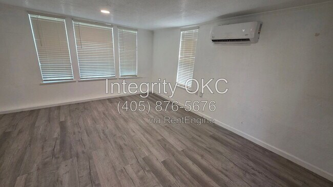 Building Photo - 306 E Hughbert St