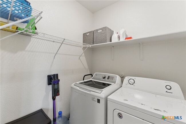 Building Photo - 211 Summit Dr