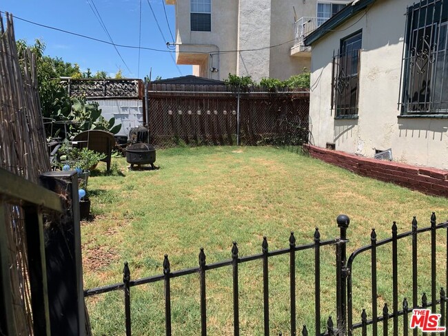 Building Photo - 2209 Ridgeley Dr