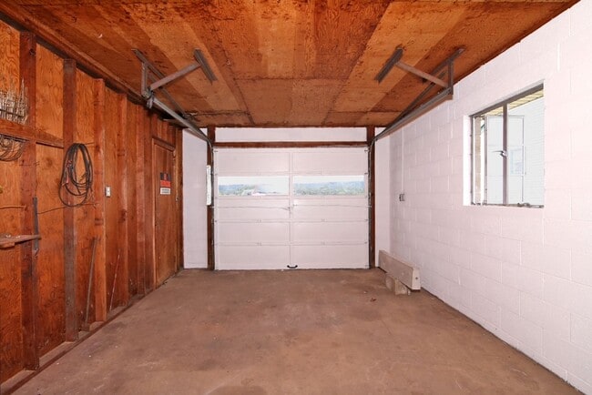 Building Photo - Fredericksburg 3 bedroom w 2 car garage