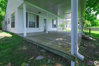 Building Photo - Lake View & Access!  3 bedroom, 2 bath hom...
