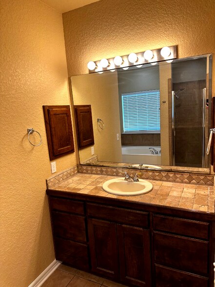 Building Photo - 3052 Pine Valley Dr