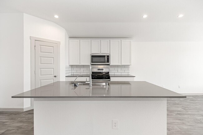 Building Photo - 14826 Cold Water Dr