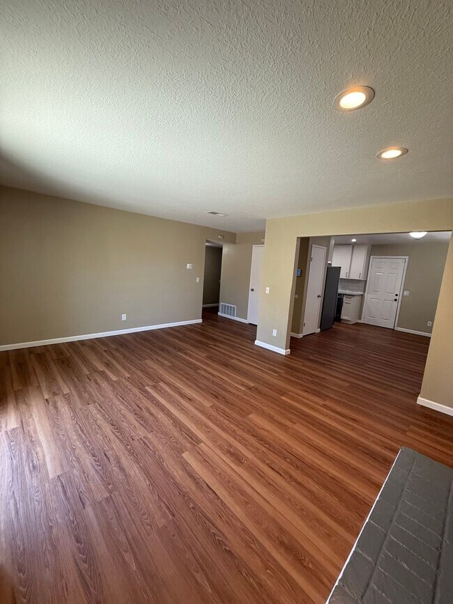 Building Photo - *Beautifully Updated 4 Bedroom, 2 Bathroom Home in Fairfield!*
