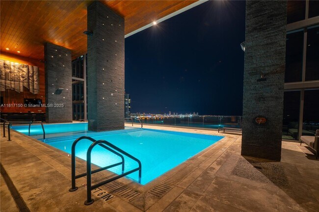 Building Photo - 1451 Brickell Ave