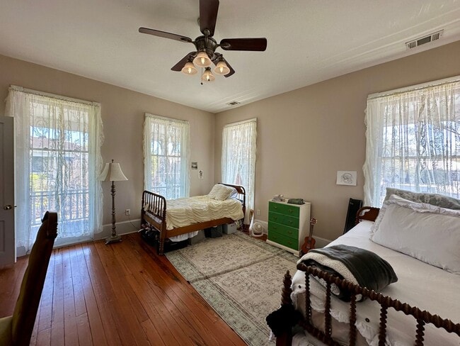 Building Photo - 3 BED | 2.5 BATH | WRAP AROUND PORCHES | MIDTOWN