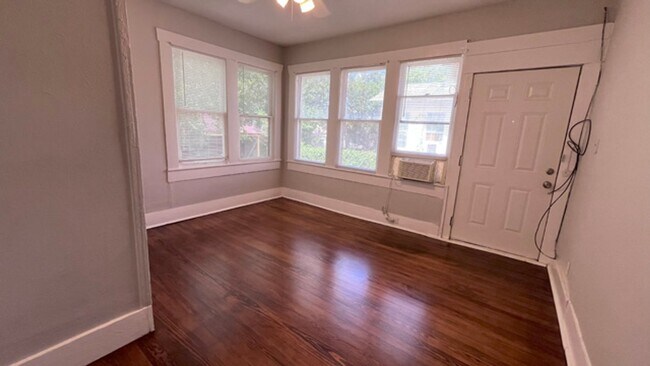 Building Photo - Updated Vintage Vibes Just Minutes from Do...
