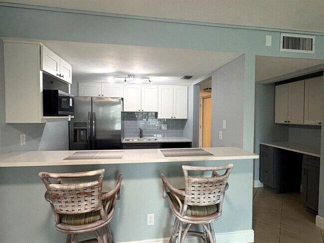 Building Photo - 7540 Bay Island Dr S