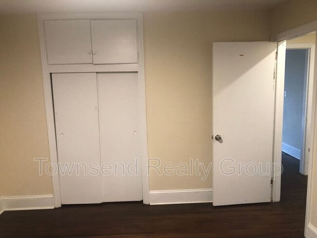 Building Photo - 3649 Dresden Dr E