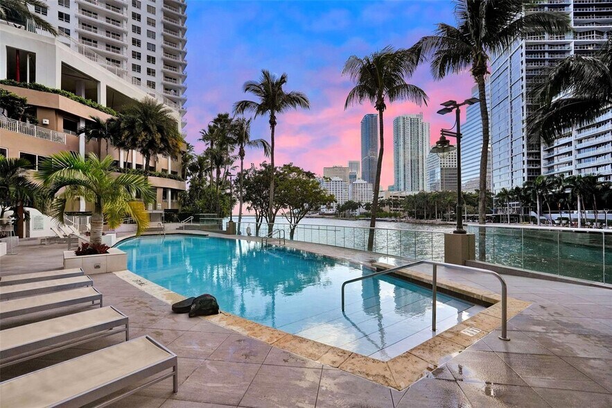 Building Photo - 901 Brickell Key Blvd