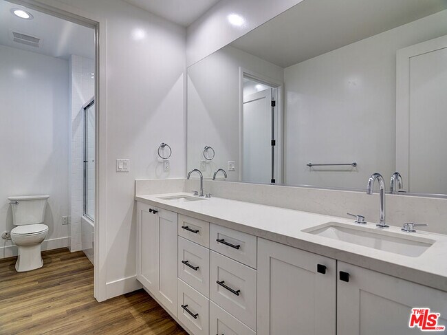 Building Photo - 5602 W 78th St