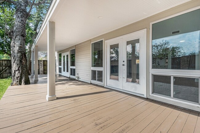 Building Photo - 4334 Lake Grove Dr