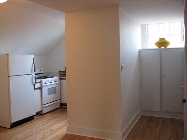 Building Photo - 76 Gertrude Pl