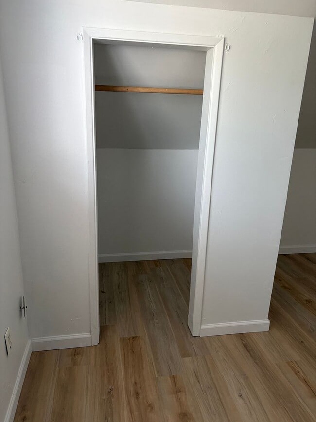 Building Photo - Newly Remodeled One Bedroom Apartment in Newberg