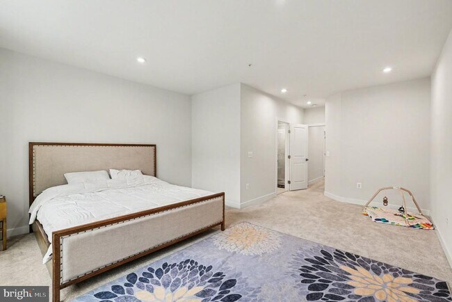 Building Photo - 17414 Southern Shrs Dr