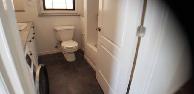 Building Photo - 42 Park Terrace E