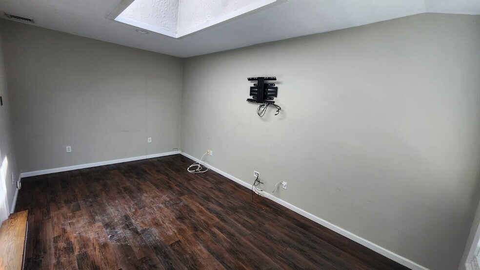Building Photo - 137 Alkier St
