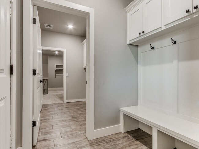 Building Photo - 3212 Hayven Cir