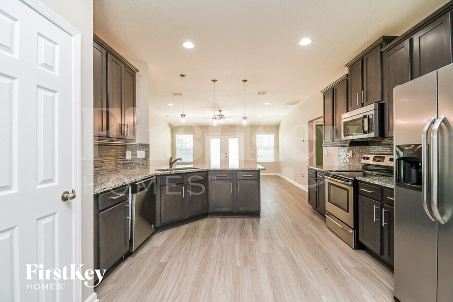 Building Photo - 9729 Kline Rd