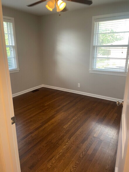 Building Photo - 208 General Roberts Dr