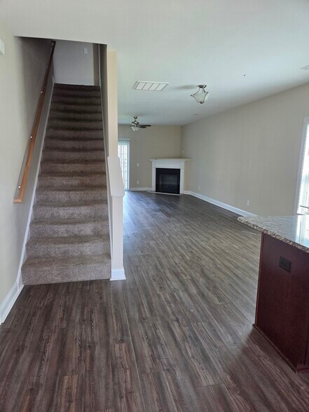 Building Photo - 3909 Granada Dr