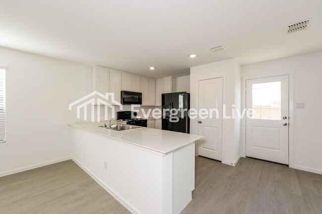 Building Photo - 10532 Desert Hawk Cir