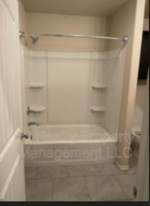 Building Photo - 1028 E 90th St