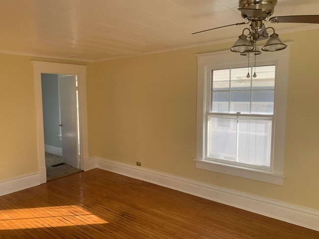 Building Photo - 628 37th St