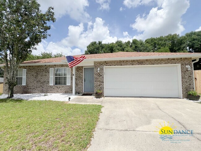 Primary Photo - Charming 3-Bedroom Home in Ridge Crest Sub...