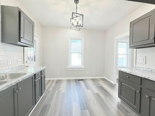 Building Photo - 2552 Foraker Ave