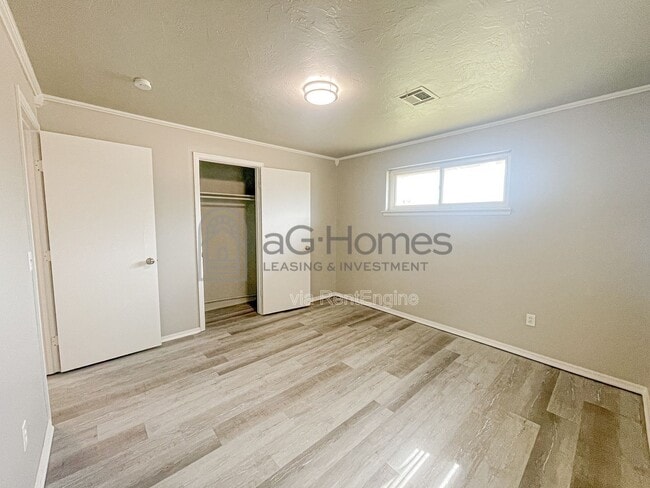 Building Photo - 3012 Neighbors Ln