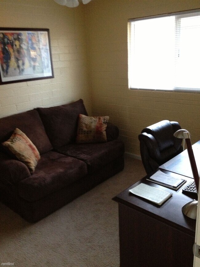 Building Photo - 2 br, 1 bath Duplex - 833 E Alice Ave Apt A