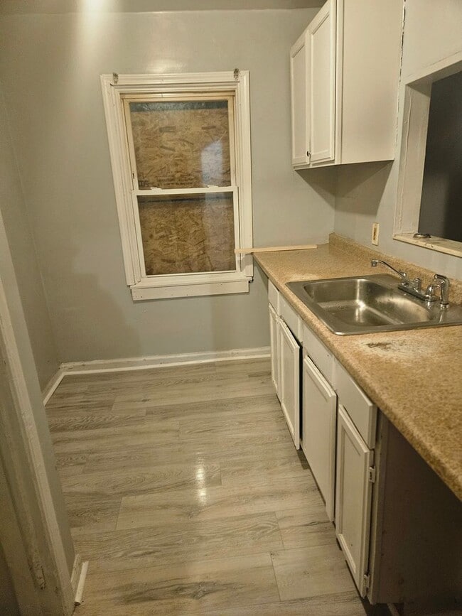 Building Photo - 3 Bedroom 1 Bath Ranch