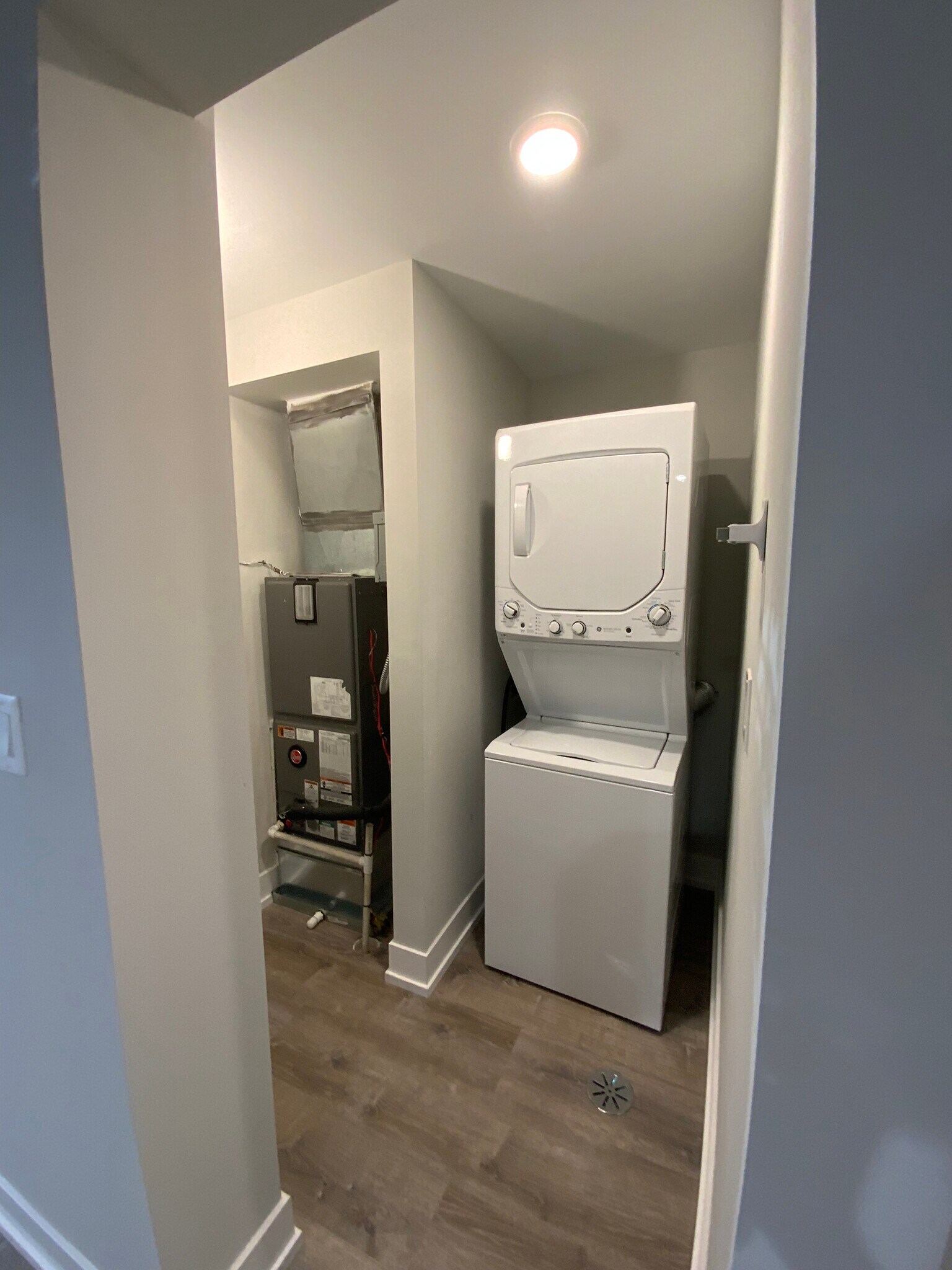 Building Photo - 1143 Maple Ave