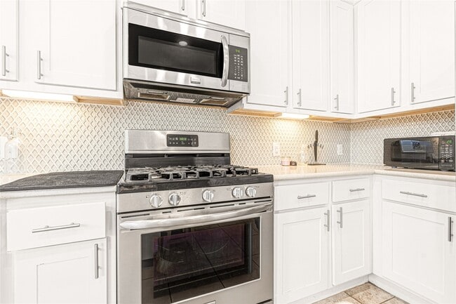 Building Photo - 1757 Sierra Crest Dr