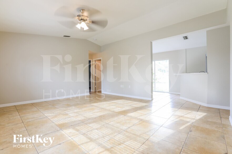 Building Photo - 3752 Vehlin St