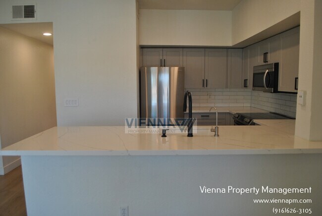 Building Photo - 102 Beachcomber Dr E