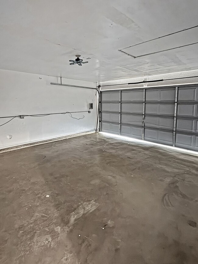 Building Photo - 4000 Mescalero Dr