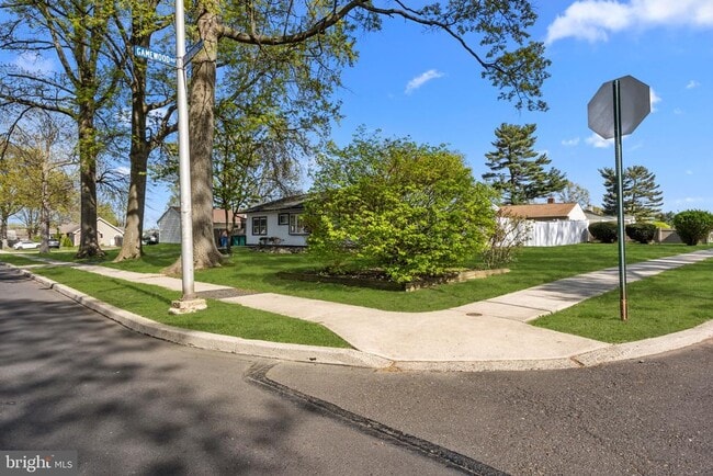Building Photo - 338 Goldenridge Dr