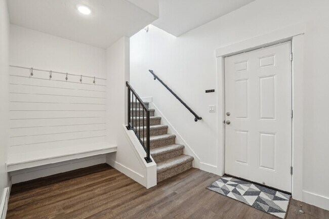 Building Photo - 2918 Pingree Ave E